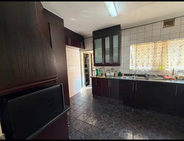 3 BEDROOM HOUSE FOR SALE IN MOUNTAIN VIEW